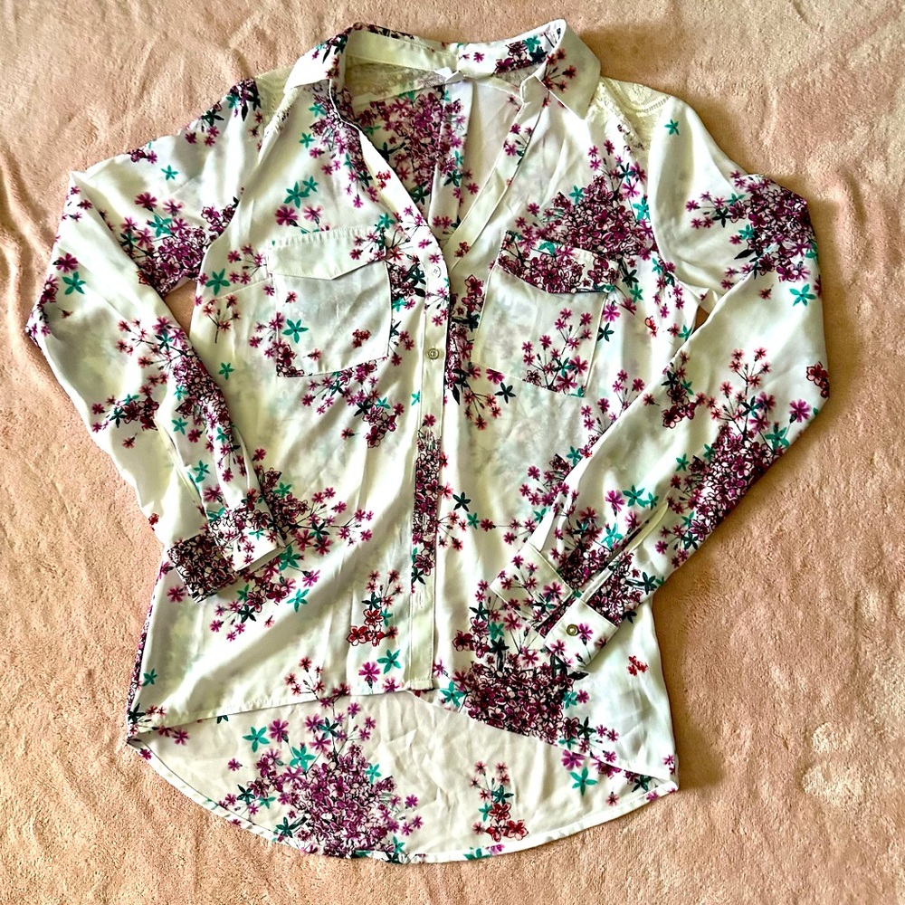 Candie’s Juniors Floral Button Front Top